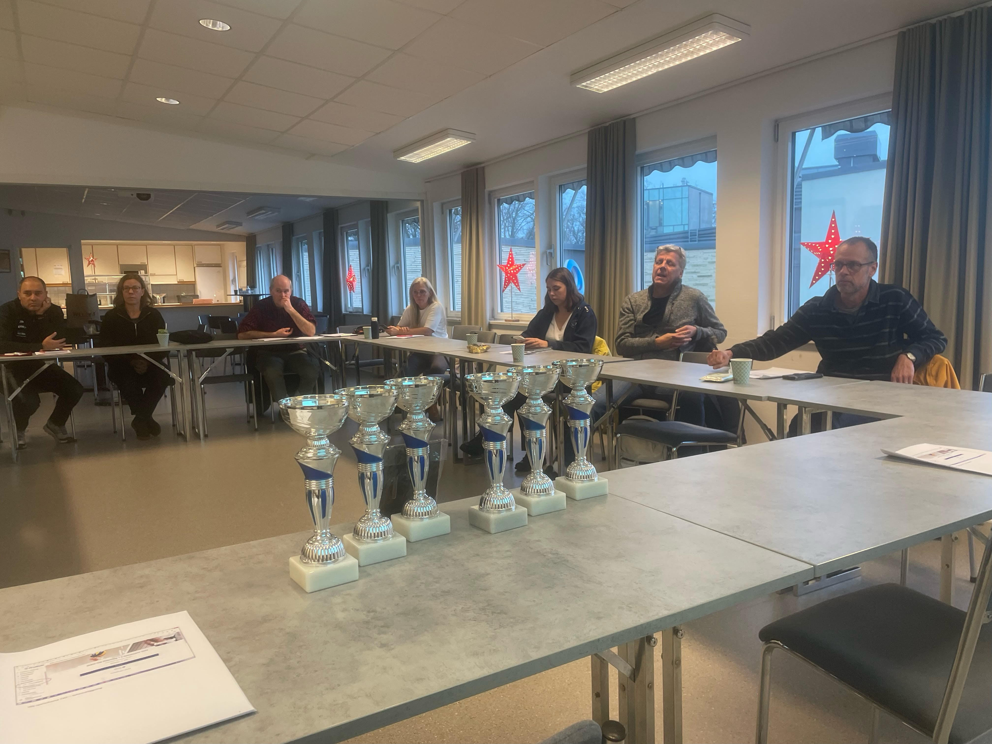 Under planeringsmötet delades priser ut till segrarna i U20-serierna och Årets Ungdomsledare 2022. Foto: Skånes VBF