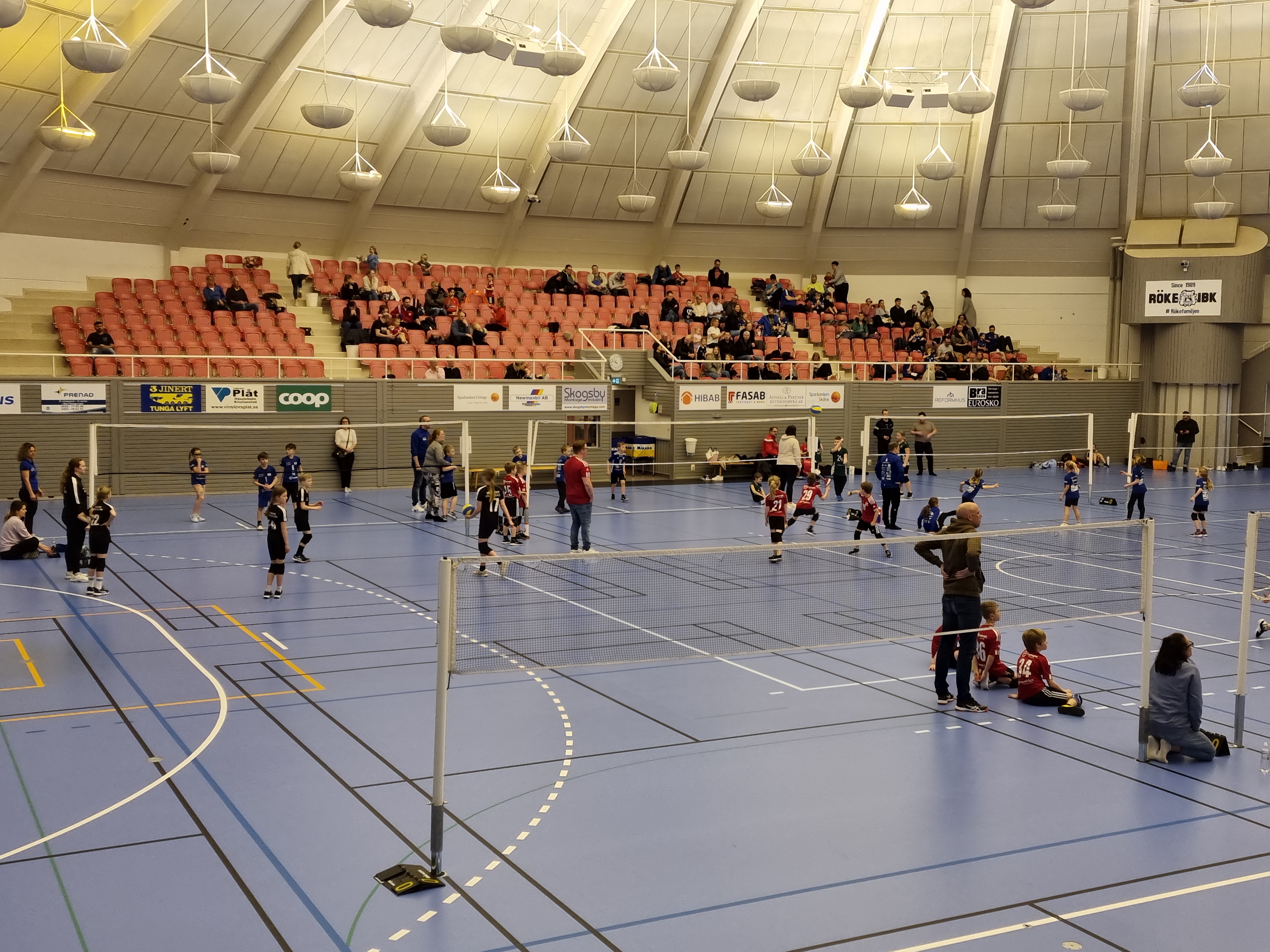 Kidsvolley i Hässleholms Qpoolen, mars 2024. Foto: Helen Persson