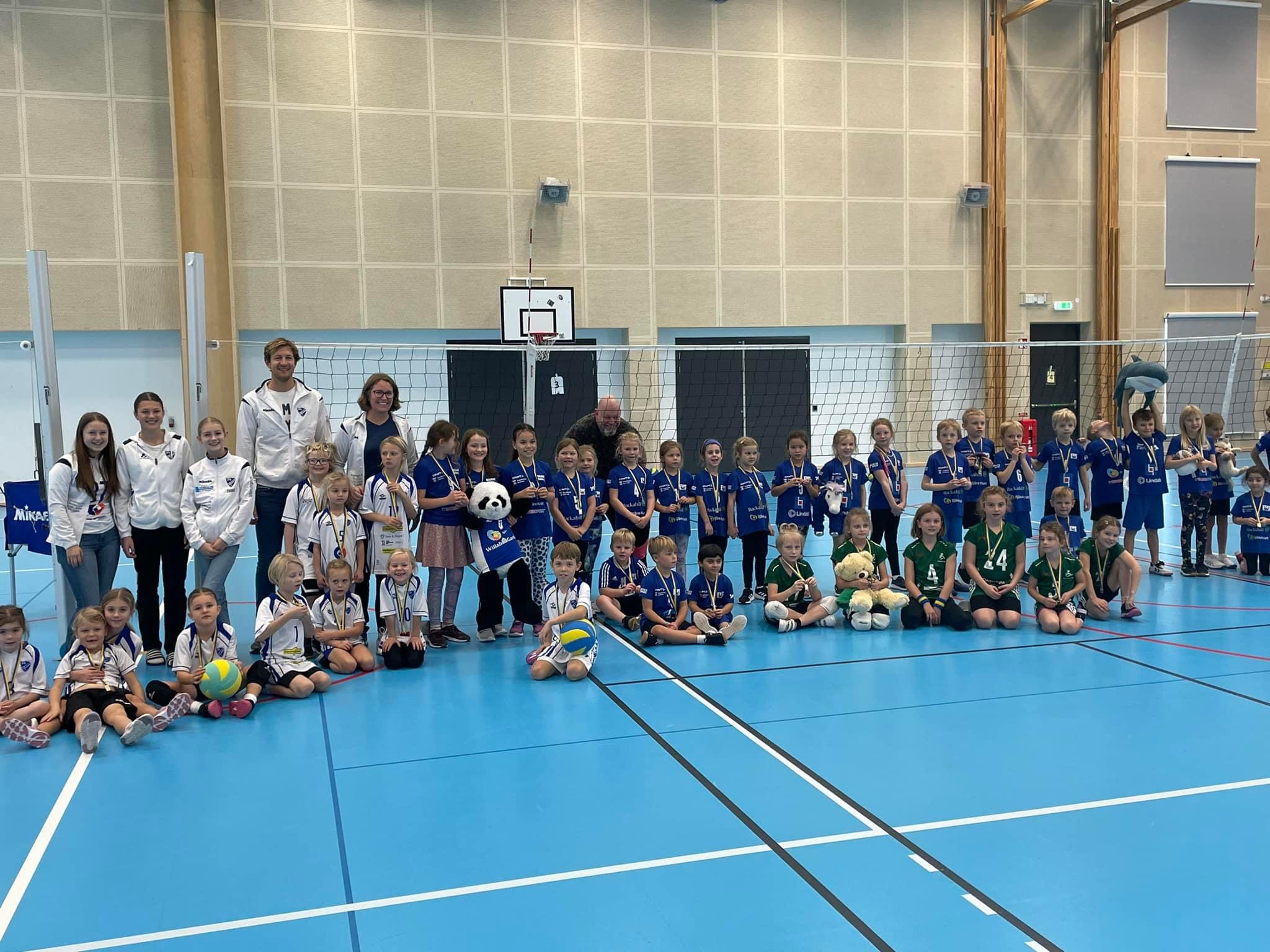 Kidsvolley i Borstahusen Idrottshall. Foto: Kronan Volley
